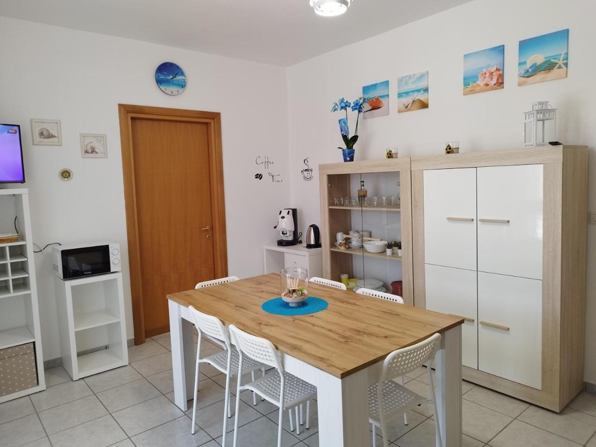 Casa Vacanze Il Sorriso Di Emi Torre Suda Eksteriør billede